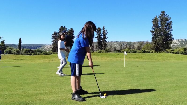 Siracusa, golf a scuola: piccoli atleti alle prime armi tra sport e divertimento