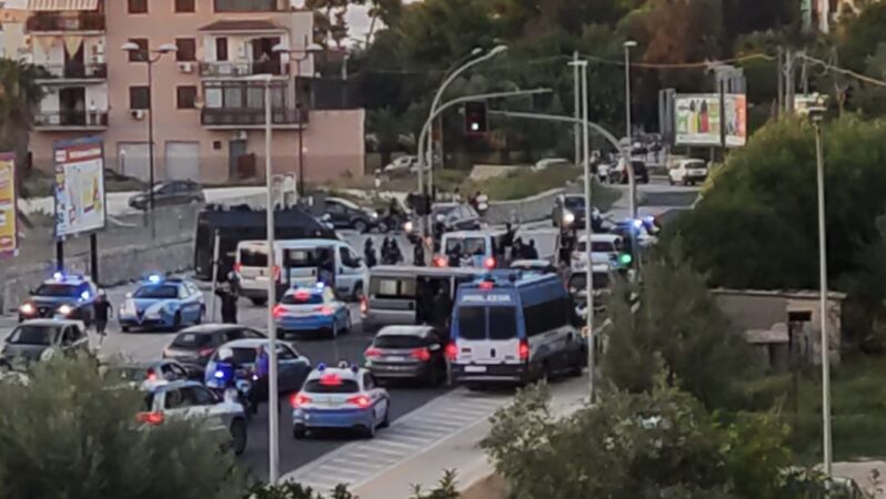 Scontri in città dopo Siracusa-Acireale: polizia in tenuta antisommossa